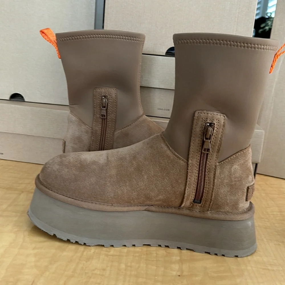 Ugg Women’s Classic Dipper Boot - Picture 2 of 7